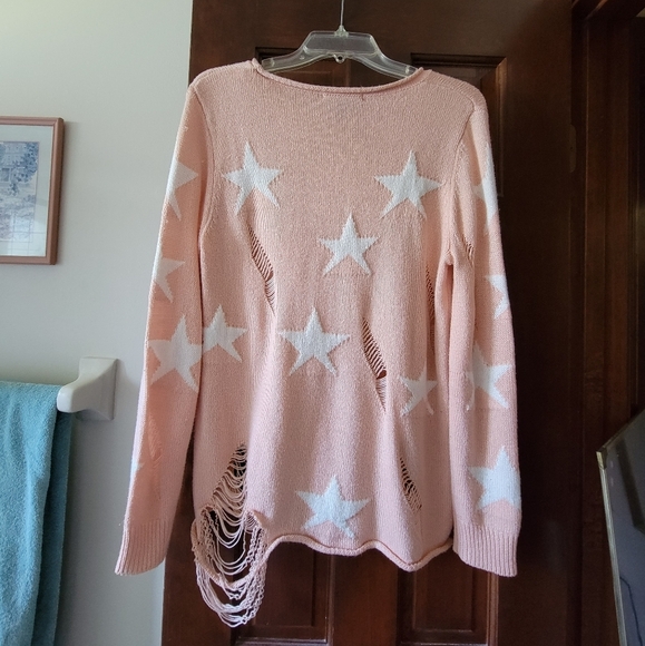 Forever 21 | Distressed Star Sweater - Picture 2 of 7